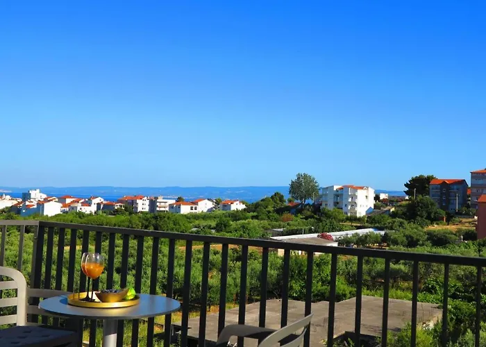 Casari & Apartment Split
