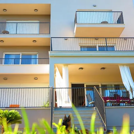 アパート Casari & *